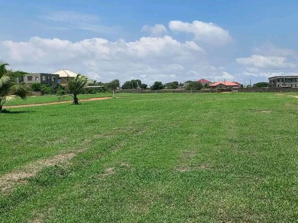 Prime 10 Acre Oceanfront....Property = Prampram
