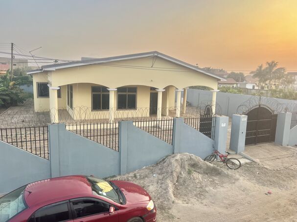 4Bedrooms House For Sale at Tema
