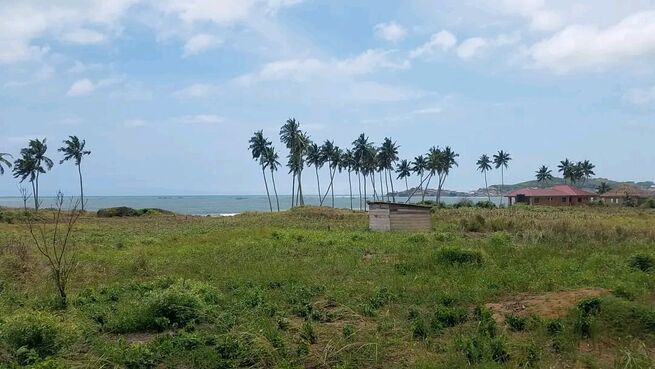 2 Titled Beachfront Plots == Prampram