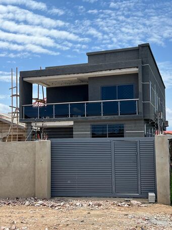 5Bedrooms House for sale at Accra
