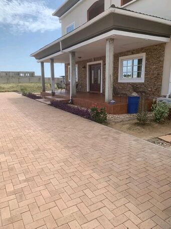 Prime Beachfront Land & House=Ningo Lekpongunor