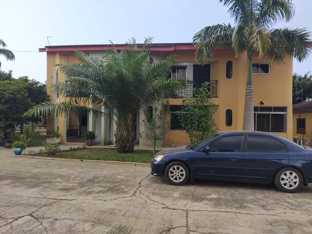 8Bedrooms House For Rent at Tema