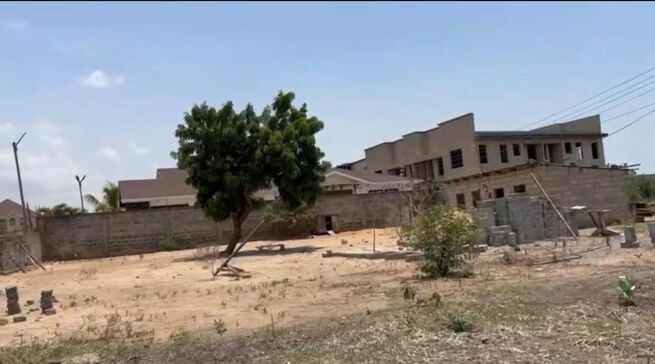 2Plot for Sale at Tema com25