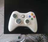 Xbox 360 Controller (With 2 free batteries)